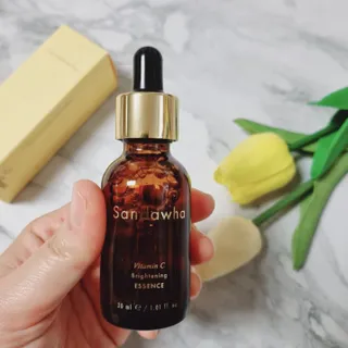 스킨큐어 산다화 비타민c 화이트닝 에센스 30ml — 5점을 준 리뷰어가 2023년 12월 올린 사용 사진