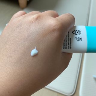 리더스코스메틱 리더스 카밍 바이오틱스 선 에센스 SPF 50+ PA++++ — 3.5점을 준 리뷰어가 2022년 7월 올린 사용 사진