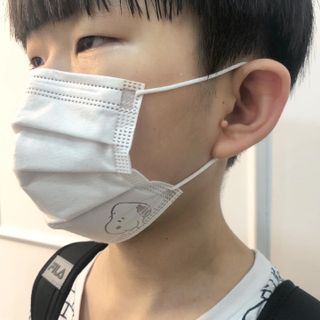 JHWORLD 스누피 마스크 정품 스누피 KF-AD 국내 비말차단 아동용 성인용 일회용 덴탈마스크 50매 — 5점을 준 리뷰어가 2021년 6월 올린 사용 사진