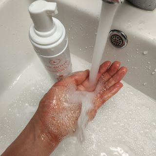 MF프리 [닥터문] 유산균 락토케어 질경초 여성청결제 200ml (폼타입) — 5점을 준 리뷰어가 2022년 7월 올린 사용 사진