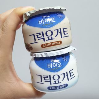 매일바이오 그릭요거트 오리지널 플레인 4개, 로스터리 커피믹스 4개 — 5점을 준 리뷰어가 2021년 12월 올린 사용 사진