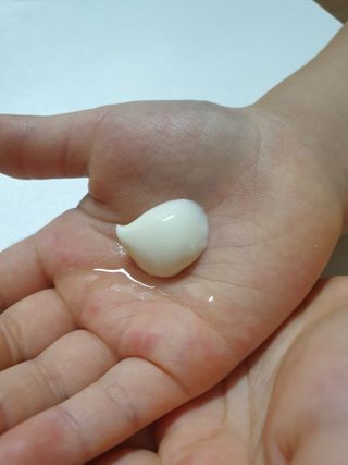 mom e 맘이 내추럴 베이비 케어 크림+바디오일 — 5점을 준 리뷰어가 2021년 1월 올린 사용 사진
