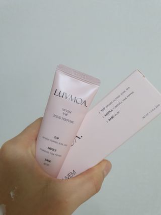 러브모아 향수 고체향수 승무원 고체향수 바르는 향수 니치향수 도손 우드세이지 앤 씨솔트 — 5점을 준 리뷰어가 2023년 1월 올린 사용 사진