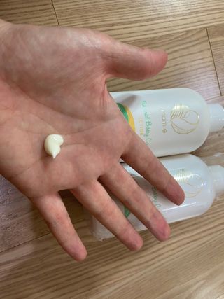 mom e 맘이 내추럴 베이비 케어 샴푸앤바스+로션 — 5점을 준 리뷰어가 2021년 1월 올린 사용 사진