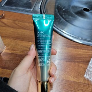 [NEW 탄력유턴 아이크림] AHC 유스 래스팅 리얼 아이크림 포 페이스 — 5점을 준 리뷰어가 2021년 1월 올린 사용 사진