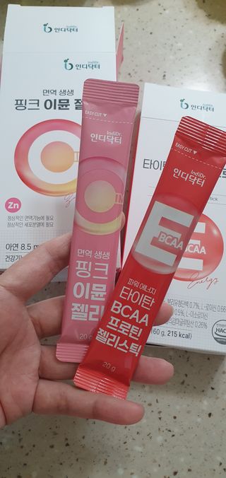 인디닥터 면역 생생 핑크 이뮨 젤리 + 타이탄 BCAA 프로틴 젤리스틱 — 5점을 준 리뷰어가 2022년 4월 올린 사용 사진