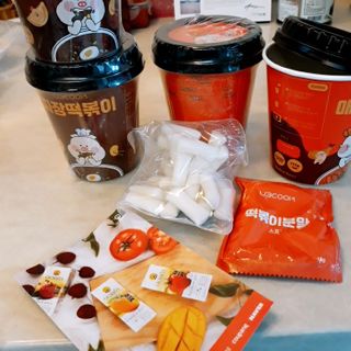 유비쿡 컵떡볶이 매운컵떡볶이2개/ 짜장컵떡볶이 2개  총 4개세트 — 4.5점을 준 리뷰어가 2021년 2월 올린 사용 사진