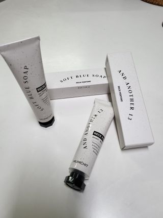 멈칫(MUMCHIT) 넥퍼퓸 NECKPERFUME 2가지 향 — 5점을 준 리뷰어가 2021년 11월 올린 사용 사진