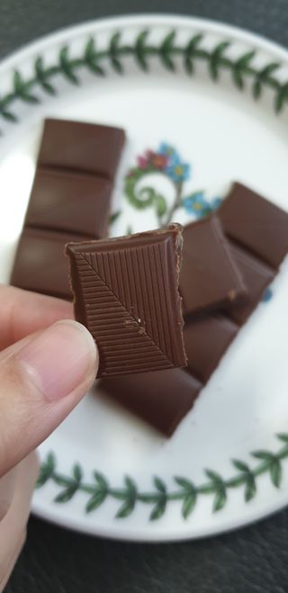당류2g 자일리톨로 단맛을낸 슈카 퓨어비건 무설탕초콜릿 Xucker vegan 2개입 — 5점을 준 리뷰어가 2021년 4월 올린 사용 사진