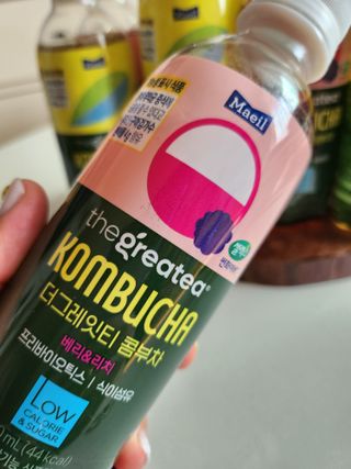 더그레잇티 콤부차 [매일유업] 더그레잇티 44kcal 콤부차 300ml *12개입 (오리지널 6개+베리리치 6개) — 5점을 준 리뷰어가 2023년 7월 올린 사용 사진