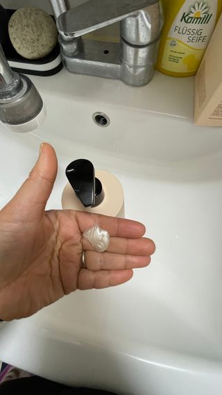 프리마인 더이상 뻣뻣하고 효과없는 탈모샴푸는 NO. 근본부터 케어하는 셀베이스 그린티샴푸(500ml) — 4점을 준 리뷰어가 2023년 2월 올린 사용 사진
