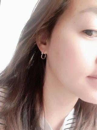 [골드앤디어] 지금 가장 핫한 신상, 빠르게 만나보세요 | 14K 사각 큐빅 라운드 원터치_3color 중 택 1 | — 5점을 준 리뷰어가 2021년 5월 올린 사용 사진