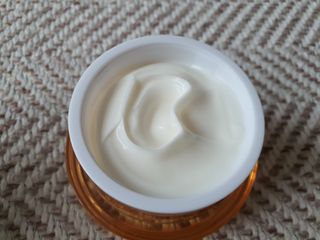 자민경 크레마카라콜 울트라 프로폴리스 하이드라 인텐스 크림 50ml — 5점을 준 리뷰어가 2021년 1월 올린 사용 사진
