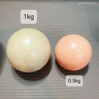 [트라택] 홈 필라테스 SET [미니짐볼+웨이트볼(0.5kg&1kg+요가블럭] — 5점을 준 리뷰어가 2022년 7월 올린 사용 사진