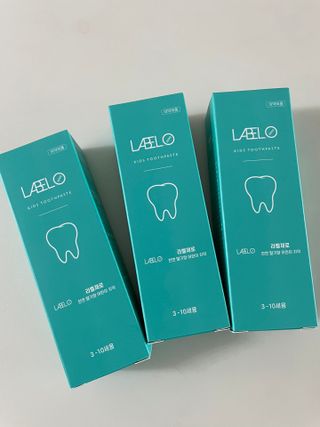 치과에서 쓰는 치약 _ 라벨제로 저불소 꼬마, 키즈, 유아, 베이비, 주니어 안전한 어린이치약 — 5점을 준 리뷰어가 2023년 2월 올린 사용 사진