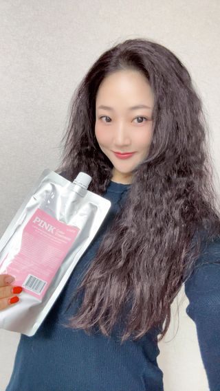 [유니프] 헤어 샤이니 핑크 컬러 트리트먼트 500g — 5점을 준 리뷰어가 2023년 12월 올린 사용 사진