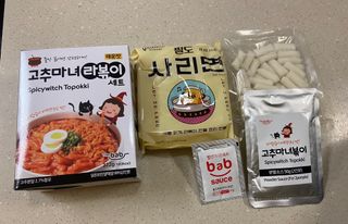 더밥  고추마녀 라볶이 +  나이스미 무설탕 현미후레이크 — 5점을 준 리뷰어가 2021년 10월 올린 사용 사진
