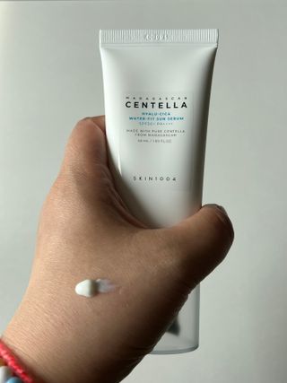 [스킨1004] 마다가스카르 센텔라 히알루-시카 워터핏 선세럼 50ml — 5점을 준 리뷰어가 2024년 5월 올린 사용 사진