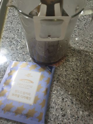 (주)쟈뎅 쟈뎅 클래스 핸드 드립 커피 10P 2종_디카페인 1종+랜덤 플레이버 1종 — 4점을 준 리뷰어가 2021년 3월 올린 사용 사진