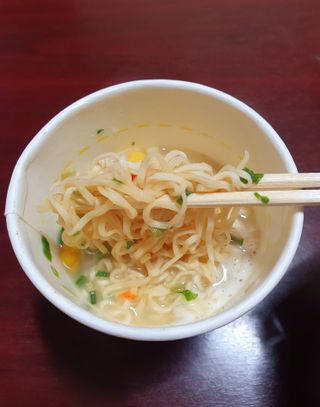 NISSIN 닛신 컵누들  4종 - 씨푸드오리지날, 씨푸드 스파이시, 씨푸드 커리, 씨푸드 XO소스 — 4점을 준 리뷰어가 2021년 12월 올린 사용 사진