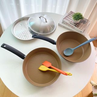 모멘토 마론 프라이팬 26cm 3종 (26cm팬/26cm웍팬/호환 스티머+돔뚜껑) — 4점을 준 리뷰어가 2022년 9월 올린 사용 사진