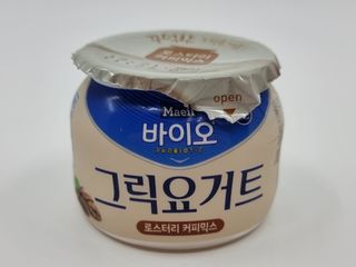매일바이오 그릭요거트 오리지널 플레인 4개, 로스터리 커피믹스 4개 — 5점을 준 리뷰어가 2021년 12월 올린 사용 사진