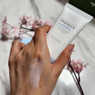 [스킨1004] 마다가스카르 센텔라 히알루-시카 워터핏 선세럼 50ml — 5점을 준 리뷰어가 2024년 5월 올린 사용 사진