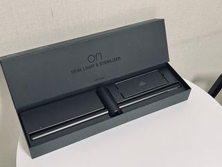 TOMO GRAPHY 나 있을땐 환한 조명 나 없을땐 확실한 살균 ★ DESK LIGHT & STERILIZER [ON] ★ — 5점을 준 리뷰어가 2021년 11월 올린 사용 사진