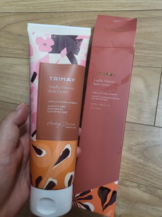 트리마이 주름개선 기능성의 퍼퓸 바디케어, 힐링 베리어 바디크림 3종 택1 — 5점을 준 리뷰어가 2022년 10월 올린 사용 사진