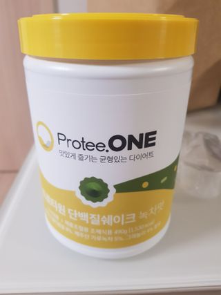 프로티원 단백질쉐이크 녹차맛 2주분 1통+보틀 — 4.5점을 준 리뷰어가 2021년 5월 올린 사용 사진