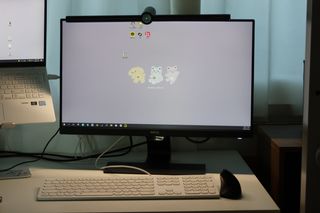 TOMO GRAPHY 나 있을땐 환한 조명 나 없을땐 확실한 살균 ★ DESK LIGHT & STERILIZER [ON] ★ — 5점을 준 리뷰어가 2022년 1월 올린 사용 사진