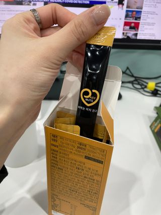 짜먹는 이지견과 짜먹는 이지아몬드, 짜먹는 이지허니피넛, 짜먹는 이지캐슈넛 각 10g X  10포 — 4점을 준 리뷰어가 2021년 3월 올린 사용 사진