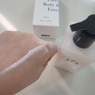 줄라이 모닝 _ JULY MORNING 줄라이모닝 하이드레이팅 퍼퓸드 바디앤핸드 에멀젼 — 4점을 준 리뷰어가 2021년 12월 올린 사용 사진