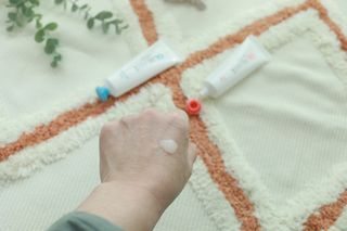 클림 9월 28일, 출시 손 세정의 번거로움을 없앤 핸드크림 — 5점을 준 리뷰어가 2021년 2월 올린 사용 사진