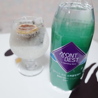 몽베스트 Montbest with Sparkling water Plain 20병 — 5점을 준 리뷰어가 2021년 11월 올린 사용 사진