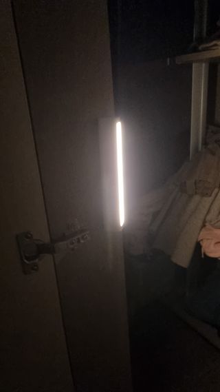 아카라 어두울 때만 켜지는 스마트 무선 센서등 — 5점을 준 리뷰어가 2021년 12월 올린 사용 사진