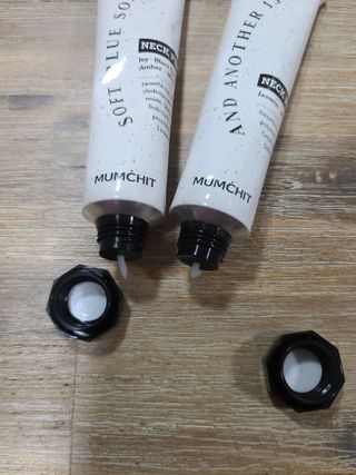 멈칫(MUMCHIT) 넥퍼퓸 NECKPERFUME 2가지 향 — 5점을 준 리뷰어가 2021년 11월 올린 사용 사진