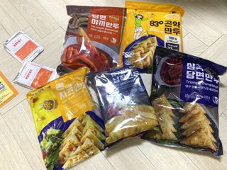 (주)성경순만두 곤약만두.콘치즈만두,삼각당면만두,당면 야끼만두,대구전통 납작만두,떡뽁이 매콤소스,달콤소스 — 4.5점을 준 리뷰어가 2023년 4월 올린 사용 사진