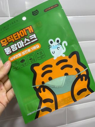 [숨그림]  덴탈마스크 짱구 우리아이 그리고 내가 쓰는 믿을수있는 케릭터 마스크  16종 — 5점을 준 리뷰어가 2021년 10월 올린 사용 사진