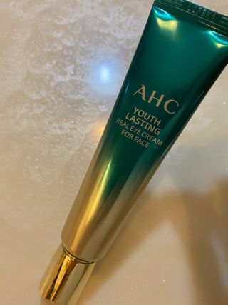 [NEW 탄력유턴 아이크림] AHC 유스 래스팅 리얼 아이크림 포 페이스 — 5점을 준 리뷰어가 2021년 1월 올린 사용 사진