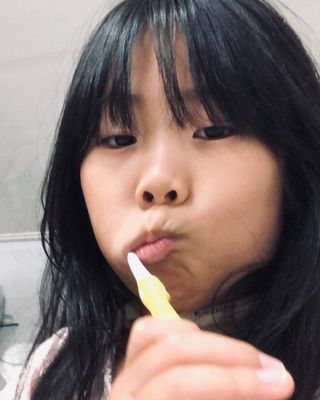 닥터데디스 안심저불소 키즈치약 (라즈베리, 청포도향 중 택 1) 60g +  여행용 미니 치약 15g — 5점을 준 리뷰어가 2022년 7월 올린 사용 사진