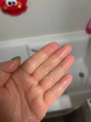 mom e 맘이 내추럴 베이비 케어 샴푸앤바스+로션 — 4점을 준 리뷰어가 2021년 1월 올린 사용 사진