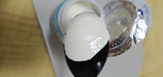 매일바이오 그릭요거트 오리지널 플레인 4개, 로스터리 커피믹스 4개 — 5점을 준 리뷰어가 2021년 12월 올린 사용 사진
