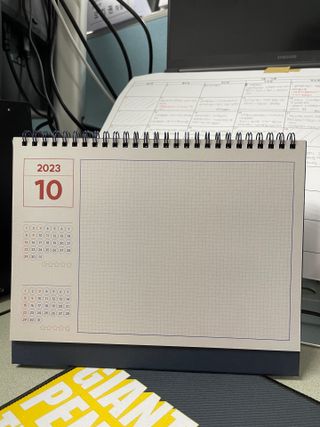 리훈 2024년 레트로 달력 벽달력 + 탁상달력 — 4점을 준 리뷰어가 2023년 9월 올린 사용 사진