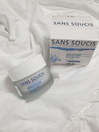 산수시 아쿠아 베네핏 24h 수부지 물광 속건조 수분크림 50ml — 5점을 준 리뷰어가 2021년 8월 올린 사용 사진