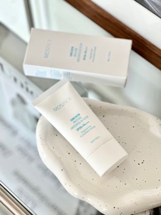 엠디스픽 무향자차 수분 선크림 PSF50+ PA++++ 50ml — 5점을 준 리뷰어가 2023년 3월 올린 사용 사진