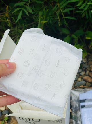 아임오 유기농 생리대 중형 + 레이디오크루삭스 1개 + 쿠폰북 — 4점을 준 리뷰어가 2021년 8월 올린 사용 사진
