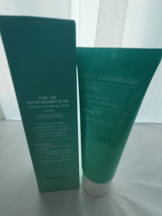 김정문알로에 큐어 큐어 맥시 알로에베라 겔 크림 — 3.5점을 준 리뷰어가 2021년 2월 올린 사용 사진