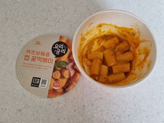 나우  [요리궁리] B타입 ( 매콤, 치즈, 매콤까르보 ) 꽃떡볶이 6개입 세트 — 4.5점을 준 리뷰어가 2025년 3월 올린 사용 사진