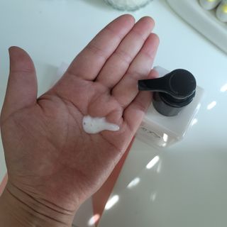 줄라이 모닝 _ JULY MORNING 줄라이모닝 하이드레이팅 퍼퓸드 바디앤핸드 에멀젼 — 5점을 준 리뷰어가 2021년 9월 올린 사용 사진